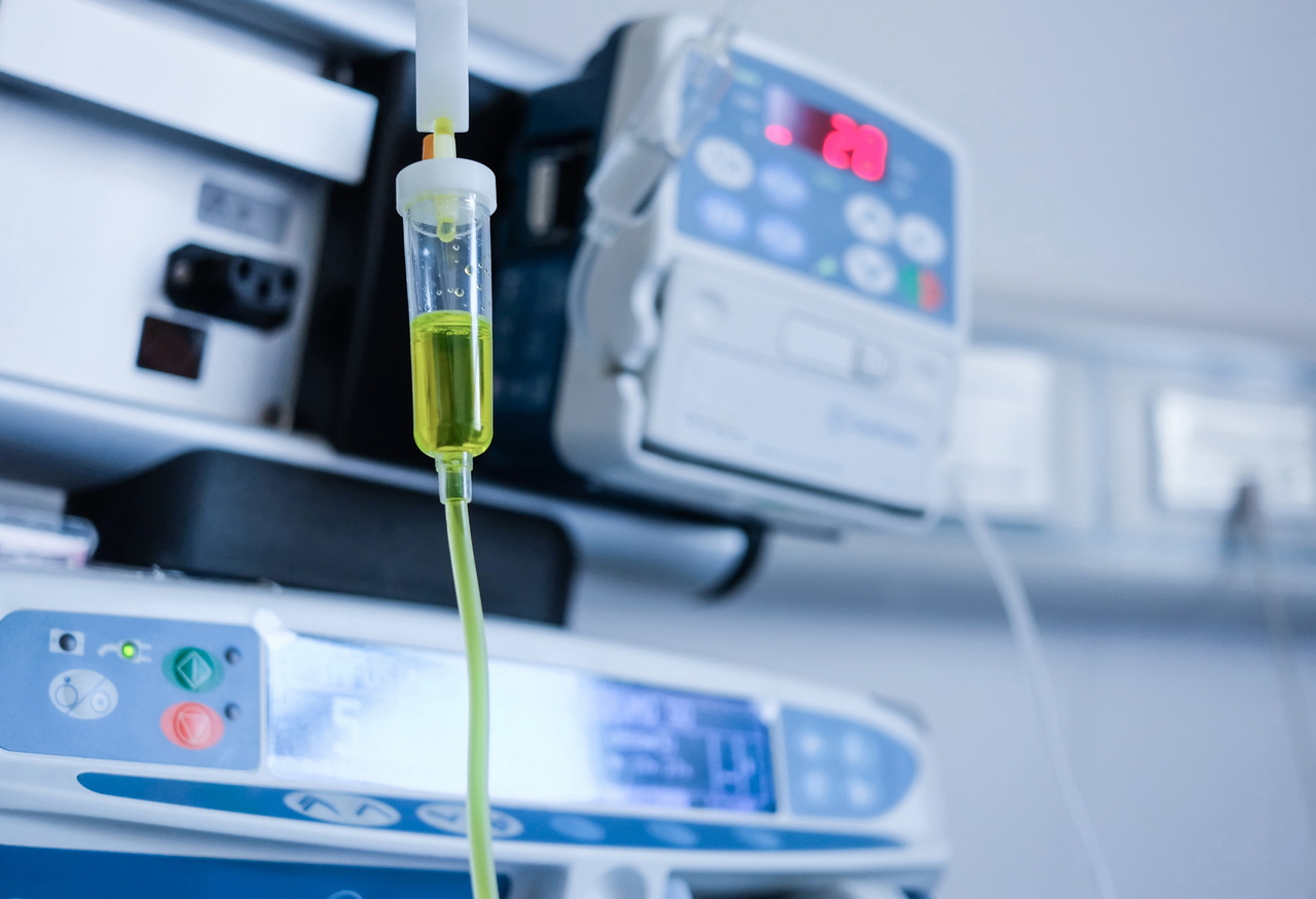 intravenous-injection-hospital_Easy-Resize.com